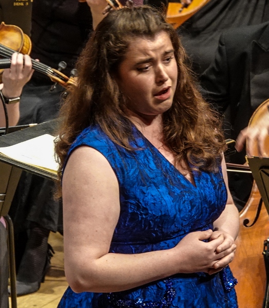 Jess Dandy singing with the BBC Pilharmonic cr BBC Philharmonic