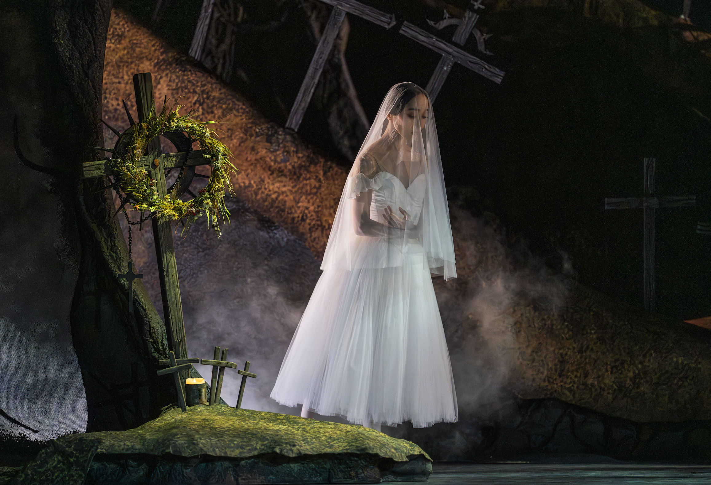 Yui Yonezawa as Giselle in the National Ballet of Japan productionn