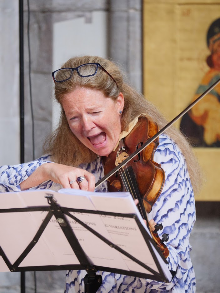 Rachel Podger in the filming of Bach's Goldberg Variations