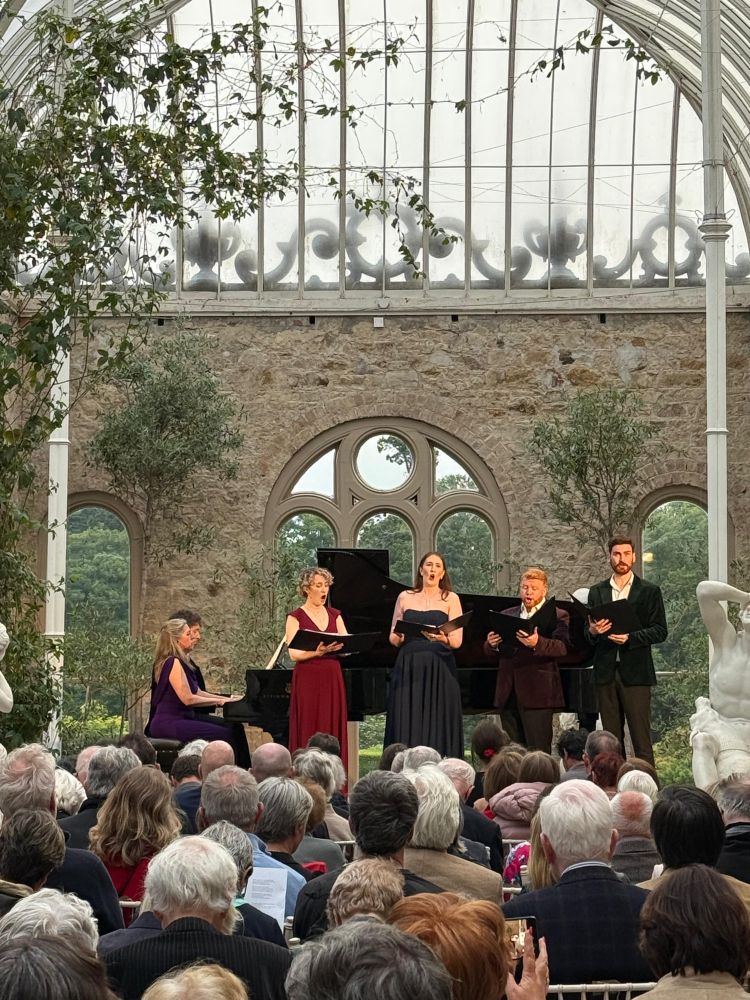 Singers at Kilruddery