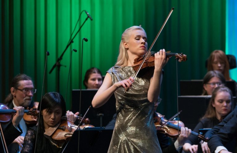 Hemsing in concert