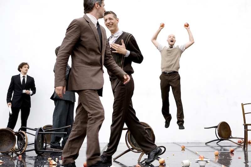 Gandini Juggling in Smashed