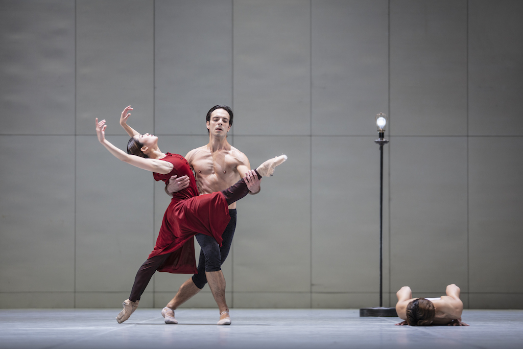 Madoka Sugai and Nicolas Gläsmann in 'Ghost Light'