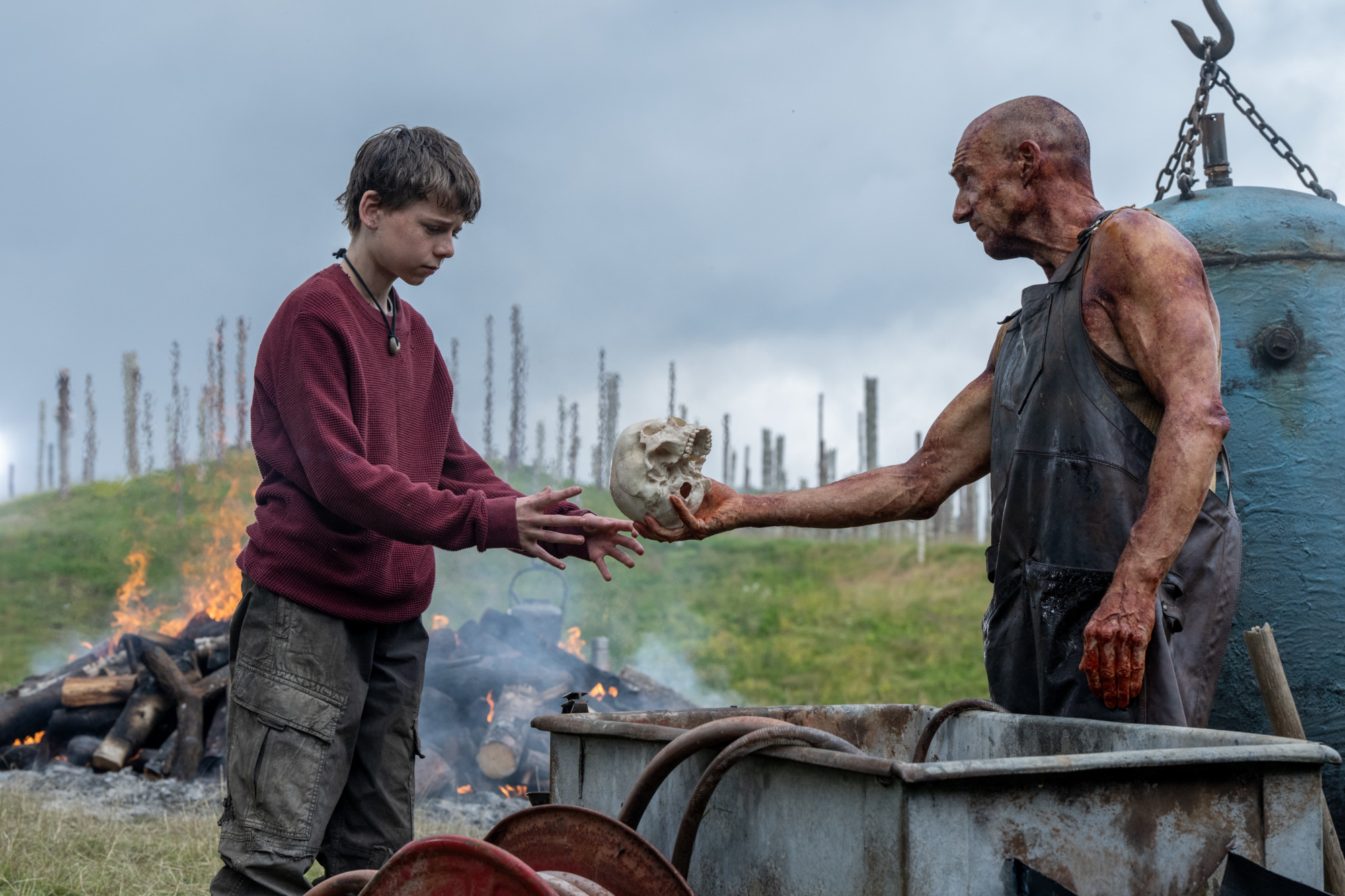 Alfie Williams and Ralph Fiennes in 28 Years Later