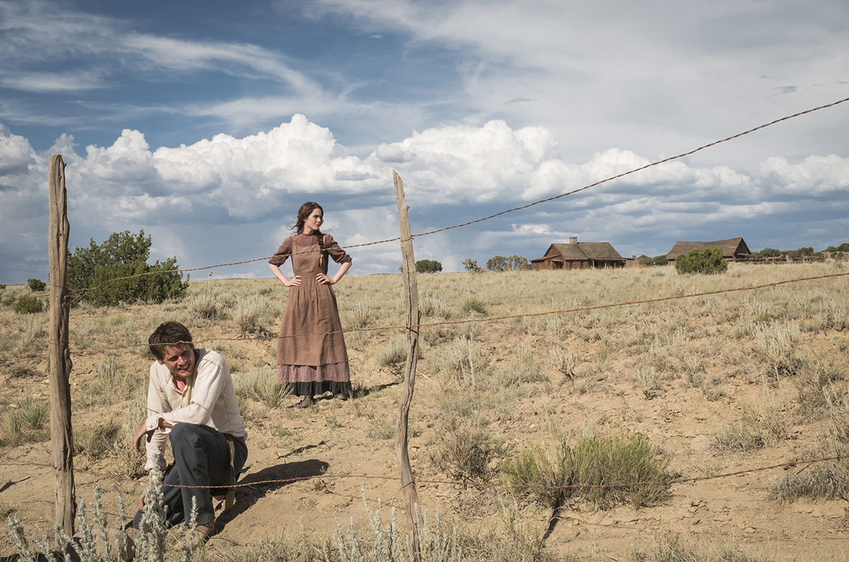 Jack O'Connell and Michelle Dockery in Godless