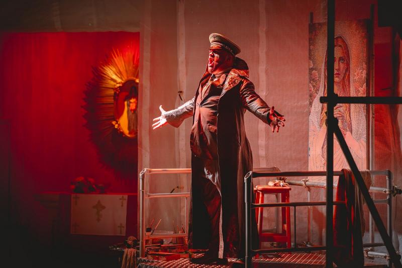 Robin Hughes in 'Tosca' at Clonter Opera