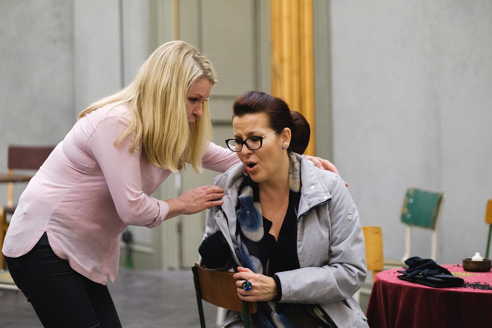 Patricia Bardon and Adrienn Miksch in rehearsals for Un ballo in maschera