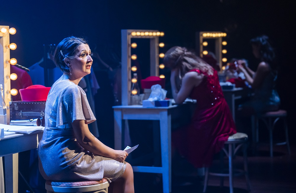 Jessica Martn in 'Jerry's Girls"