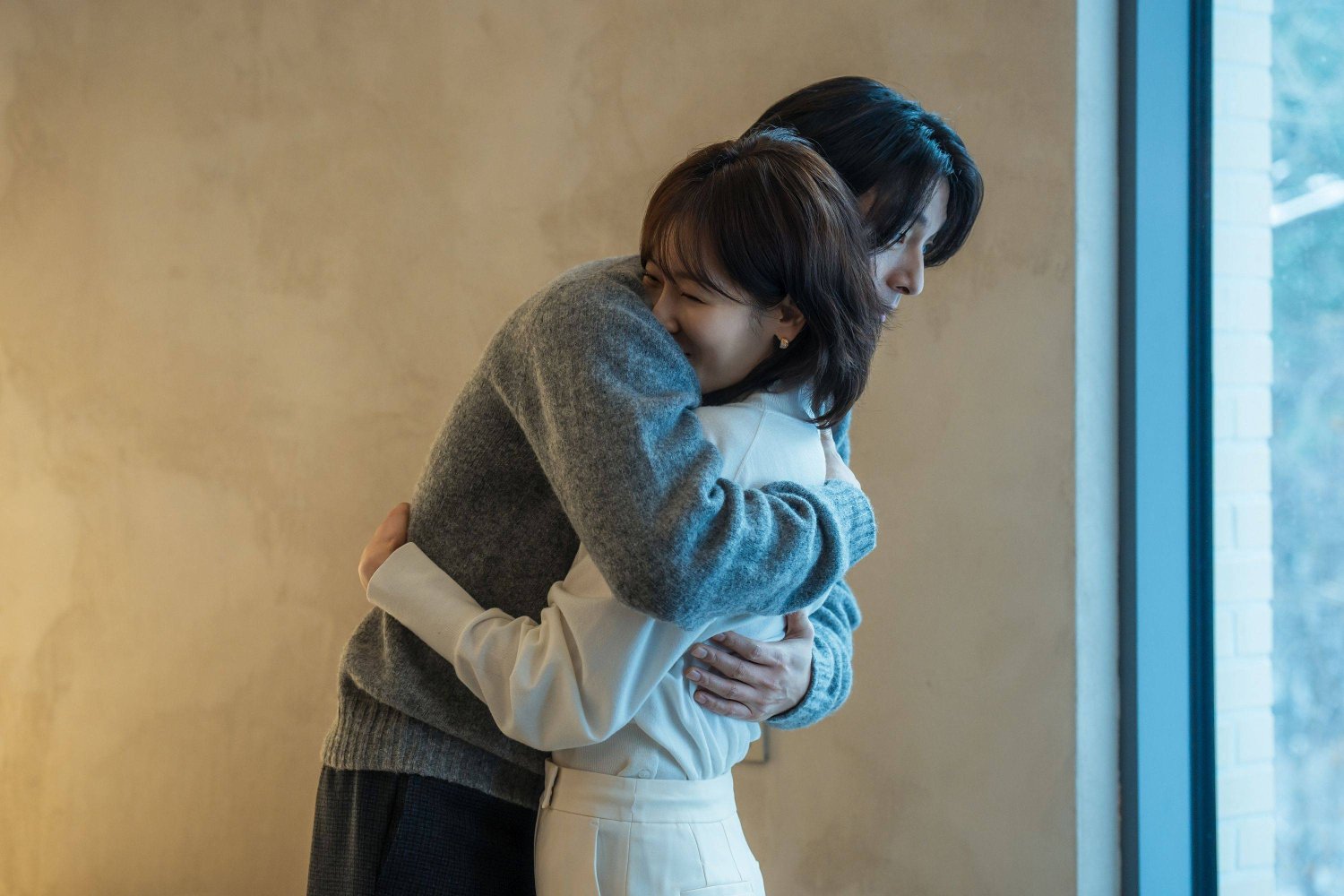 Seo Hyeon-jin and Gong Yoo in The Trunk